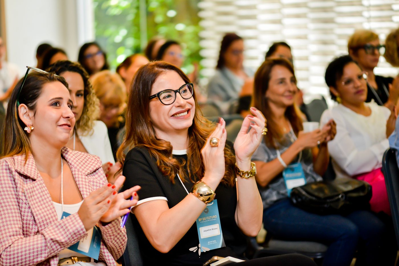 Participantes aplaudindo na plateia durante uma edição anterior
